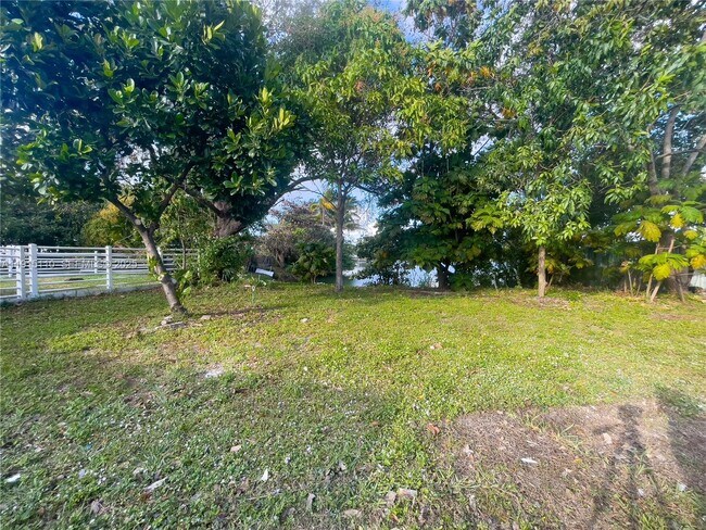 Building Photo - 7429 SW 14th Ct