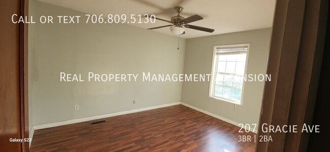 Building Photo - 207 Gracie Ave
