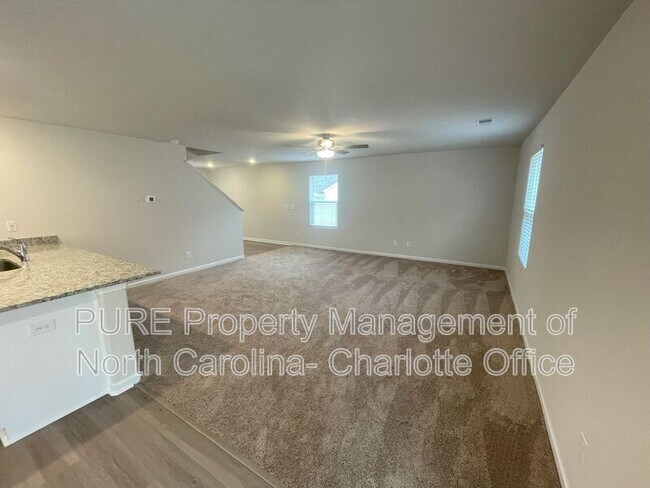 Building Photo - 100 Conifer Ln