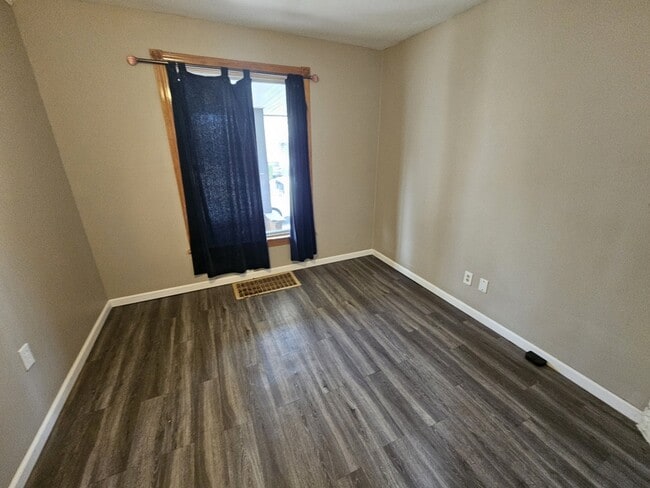 Building Photo - 11600 Beulah Ave