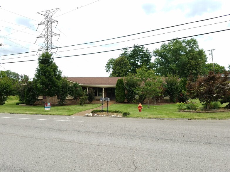 Front yard view - 665 Harpeth Bend Dr