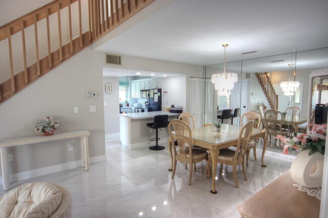 Building Photo - 270 Bella Vista Ct N