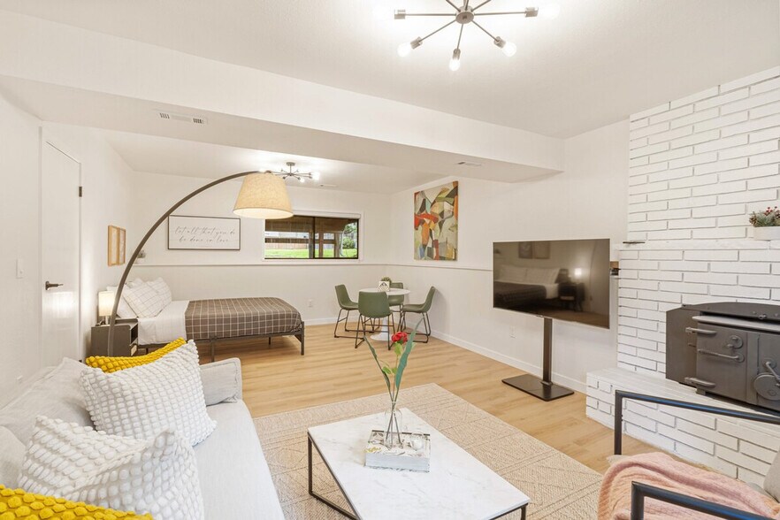 Building Photo - 14808 11th Pl W