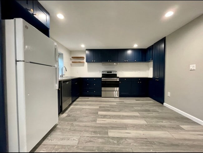 Building Photo - Stunning Mid Century Modern Cottage In Mill Park Neighborhood~  Large Yard w/ Privacy Fence~ Wash...