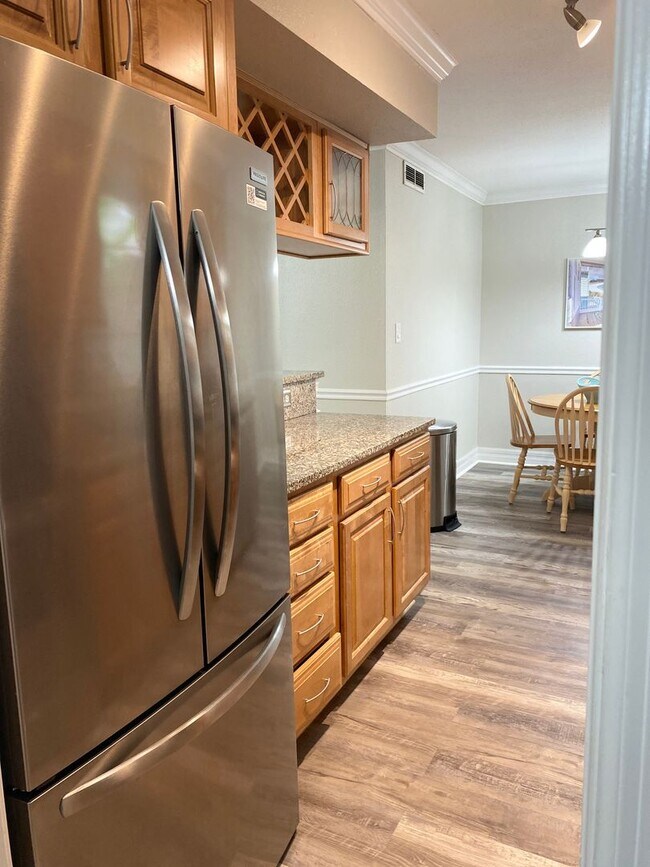 Building Photo - Charming 2/2 Seasonal Rental in Sarasota – Minutes from the Beach! Private Courtyard Included!!