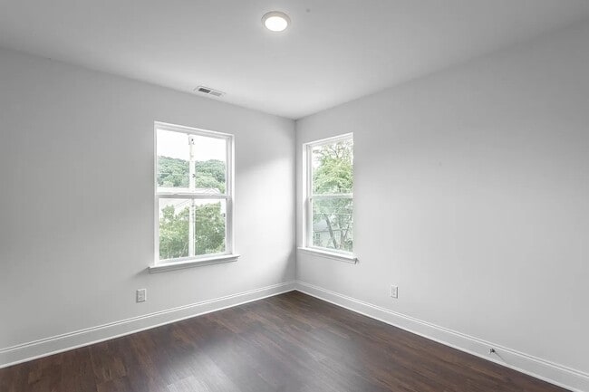 Building Photo - 5558 Stream Ln