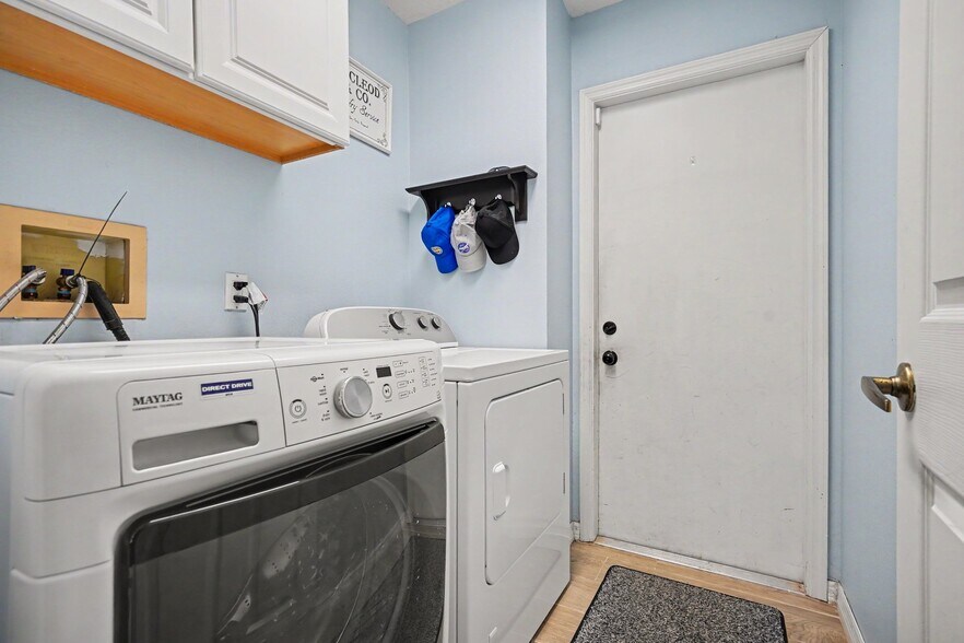Building Photo - 2765 Summer Brook St
