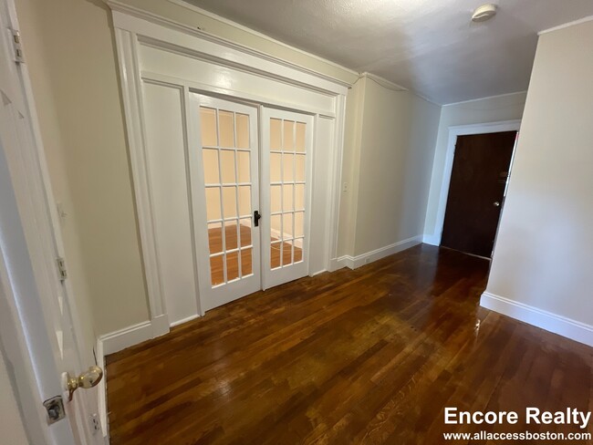 Building Photo - 110 Brainerd Rd