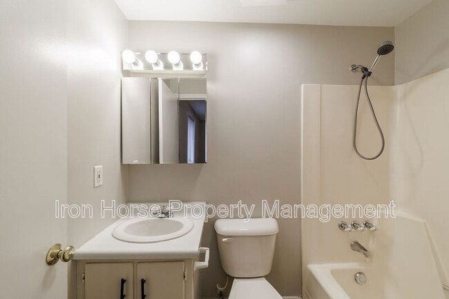 Building Photo - 137 Hight Dr