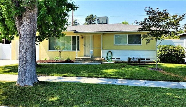 Primary Photo - Beautiful 2Bd, 1Ba Riverside Home in Great...