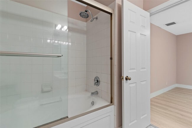 Building Photo - 1186 SW 44th Ave