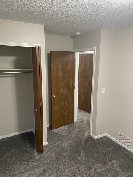 Building Photo - 714 Park Ave