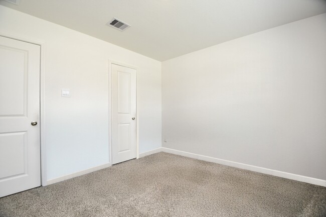 Building Photo - 3008 Bur Lndg Ln