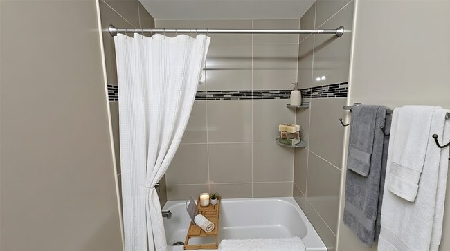 Building Photo - 7400 Bellerive Dr