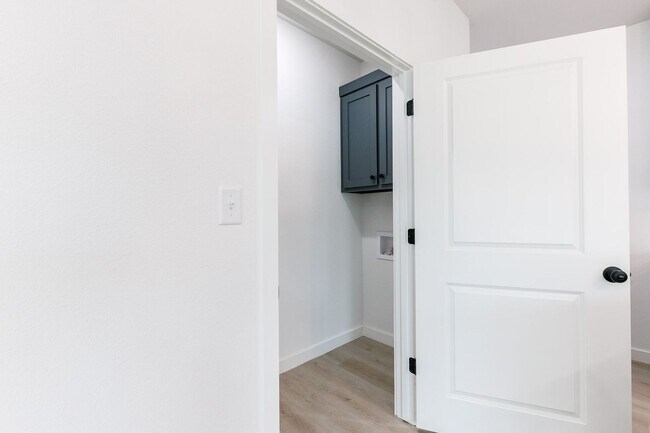 Building Photo - 1704 Elkhart Ave