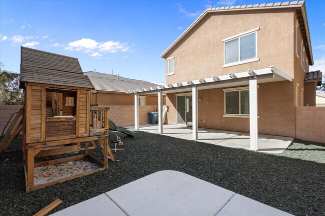 Building Photo - Gorgeous 4BR/2.5BA/2GA Two-Story Gem in Gated Community!