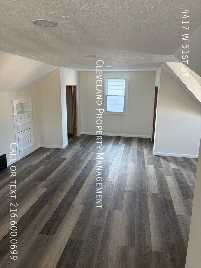 Building Photo - 4417 W 51st St