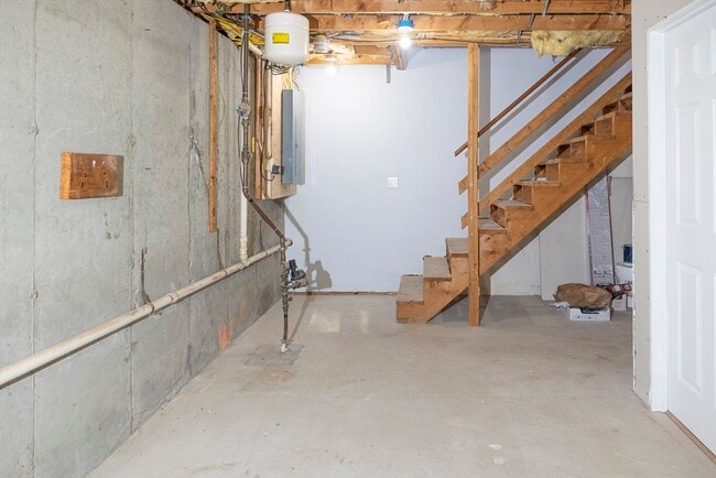 Building Photo - 122 Leedham St