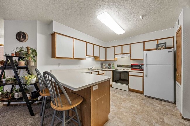 Building Photo - 2432 Rushmore Dr