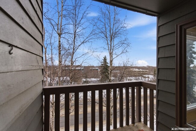 Building Photo - Downtown Living