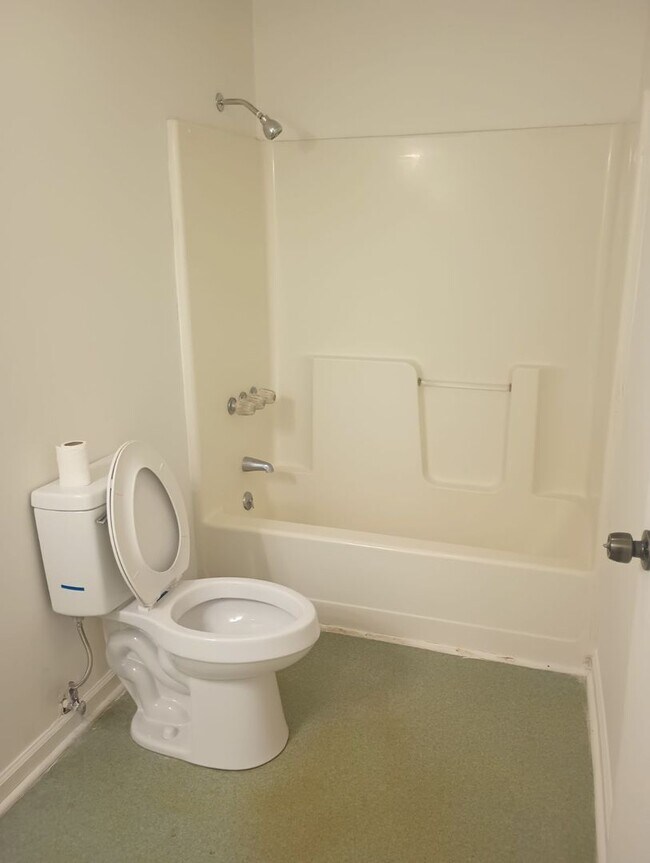 Building Photo - 121 Gould Dr