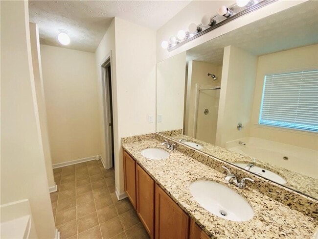 Building Photo - 5528 Silver Springs Dr