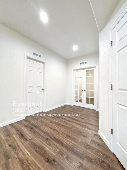 Building Photo - 550 Gallegos Cir
