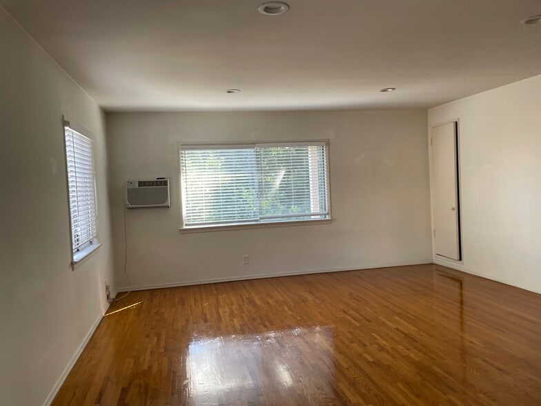 Building Photo - 8561 Colgate Ave