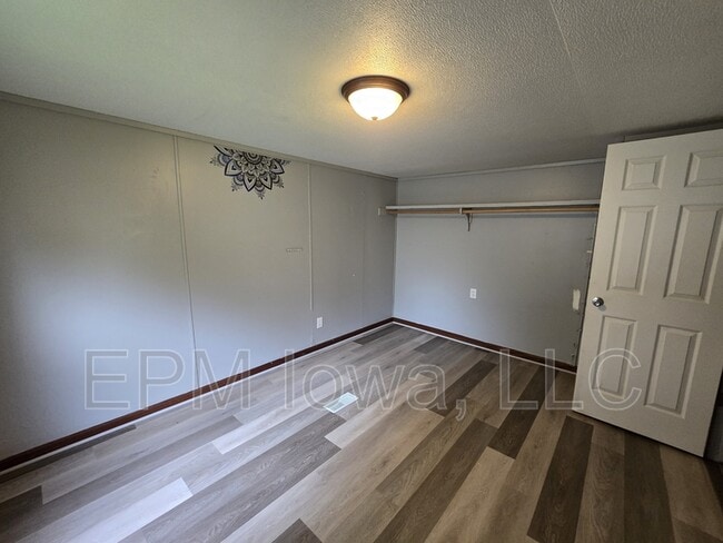 Building Photo - 700 W Ridgeway Ave