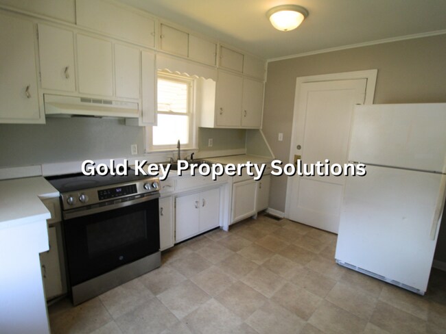 Building Photo - Cute 2 BR 1 BA Meadowbrook House with Cent...