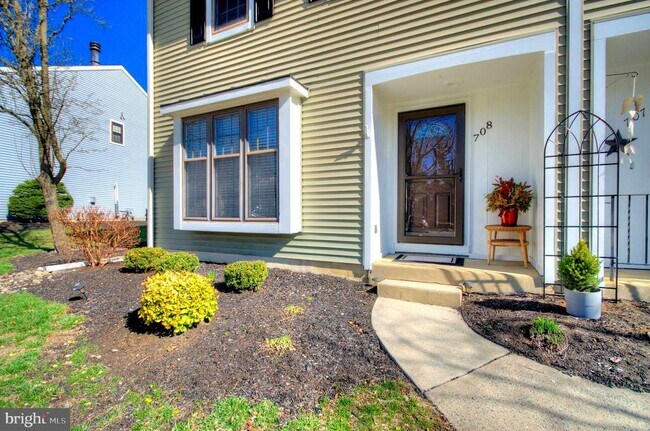 Building Photo - 708 Kings Croft Dr