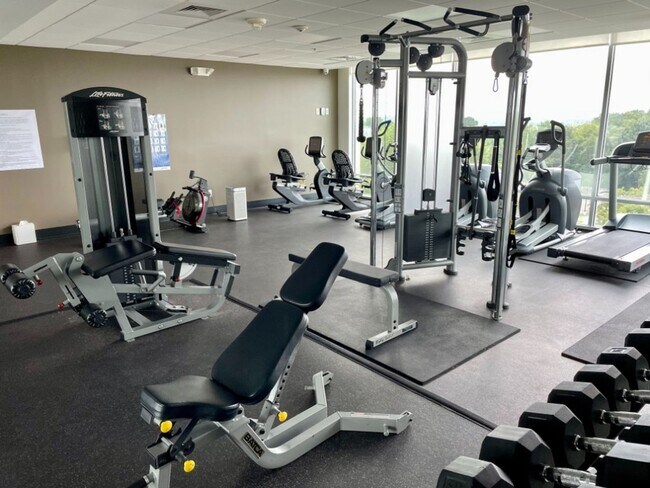 Building Photo - Effortless Downtown Living in the Heart of...