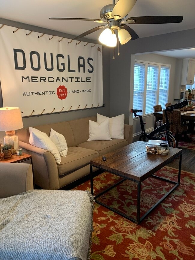 Building Photo - 146 N Brockway St