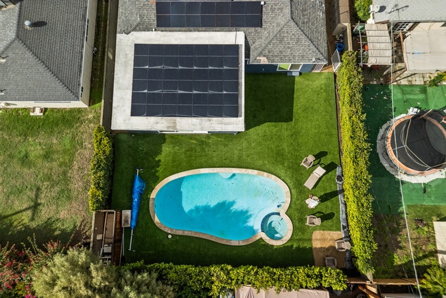 Building Photo - 10144 Gaviota Ave