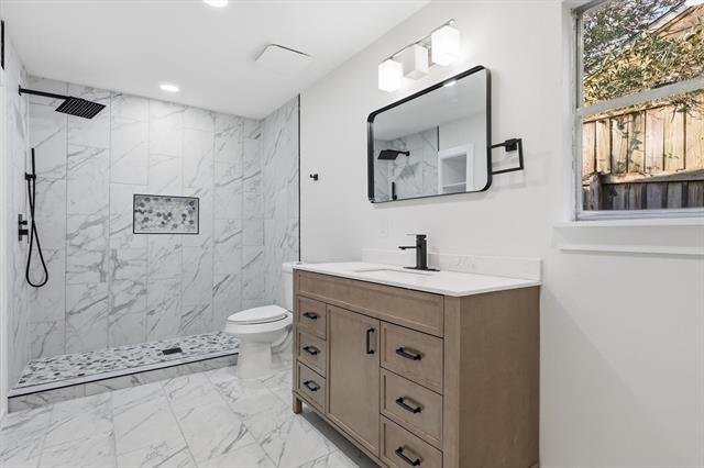 Building Photo - 405 Jannie St