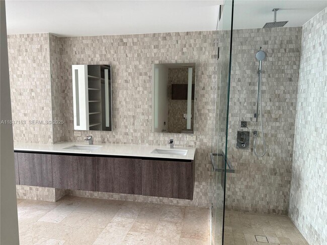 Building Photo - 68 SE 6th St