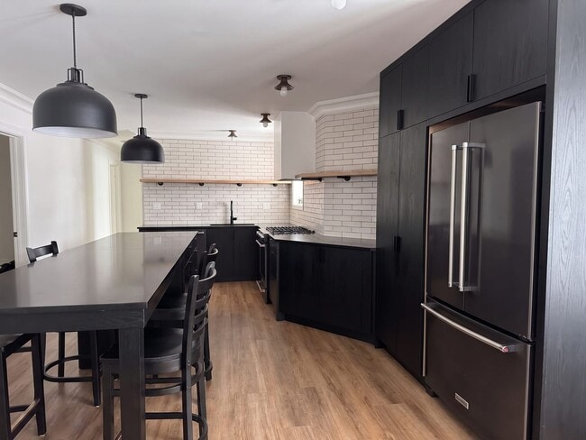 Building Photo - 1392 Waveland, LLC