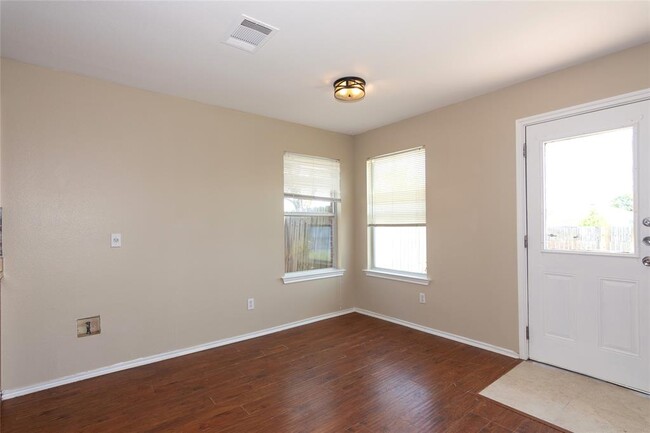 Building Photo - 245 Shale Dr