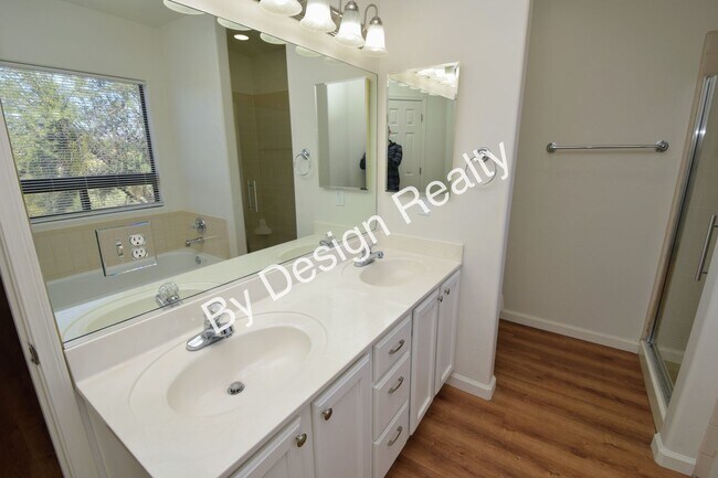 Building Photo - Updated SE Tucson 3BR/2.5BA Gem: Cathedral Ceilings & Private Wash Views