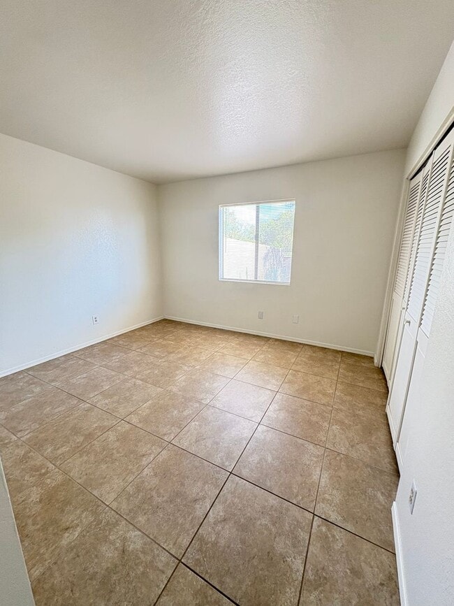 Building Photo - Townhome Cute 2bd/2ba