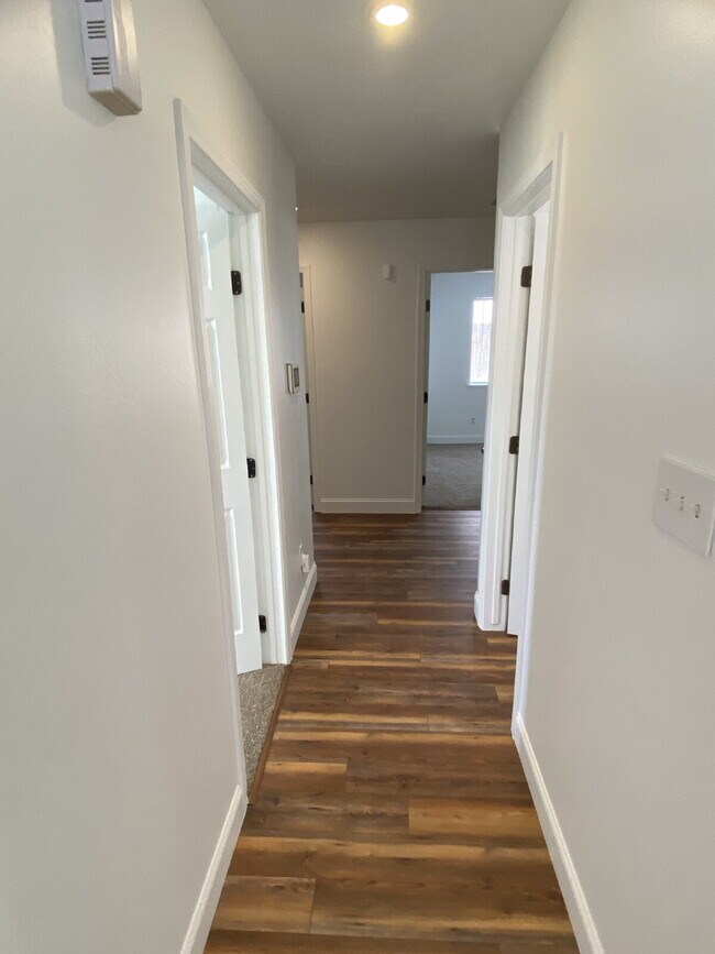 Building Photo - 4 Bed, 2 Bath beautiful home with pool