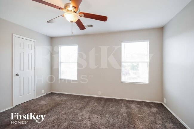 Building Photo - 923 Grand Plains Dr