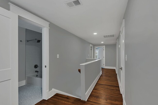 Building Photo - Total remodeled East Nashville Beauty!