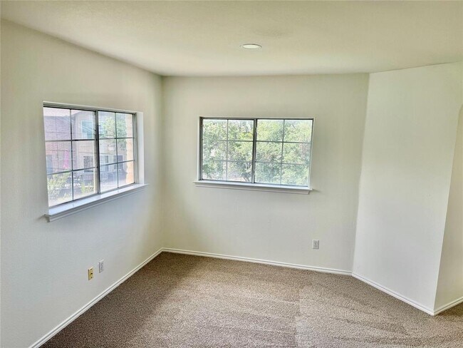 Building Photo - 11210 Kingsgate Dr