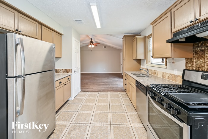 Building Photo - 13706 Oleoke Ln