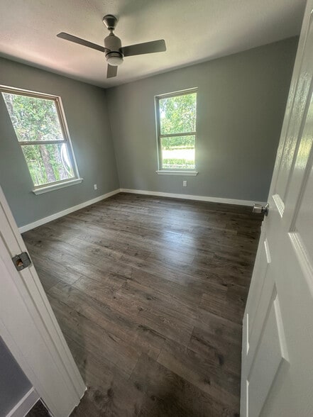 Building Photo - 121 Telephone Rd