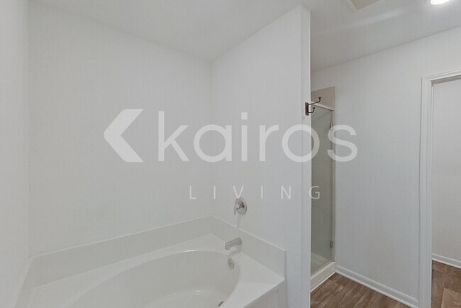 Building Photo - 914 Shady Brk