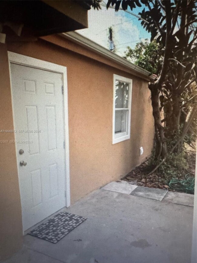 Building Photo - 1625 NW 9th Ave