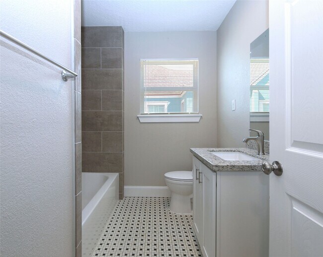 Building Photo - 5520 Lawson St