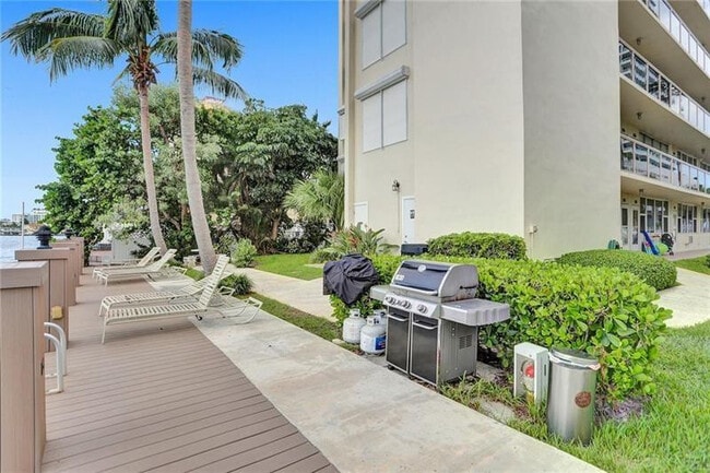 Building Photo - 101 N Birch Rd